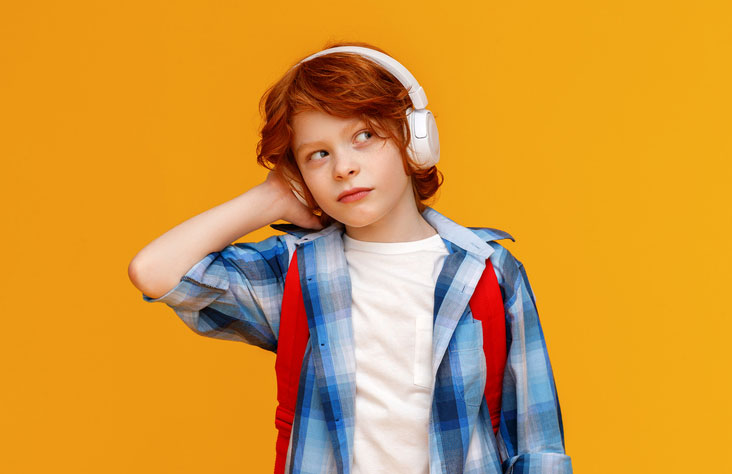 3D Learner K-12 learning support - boy with headphones